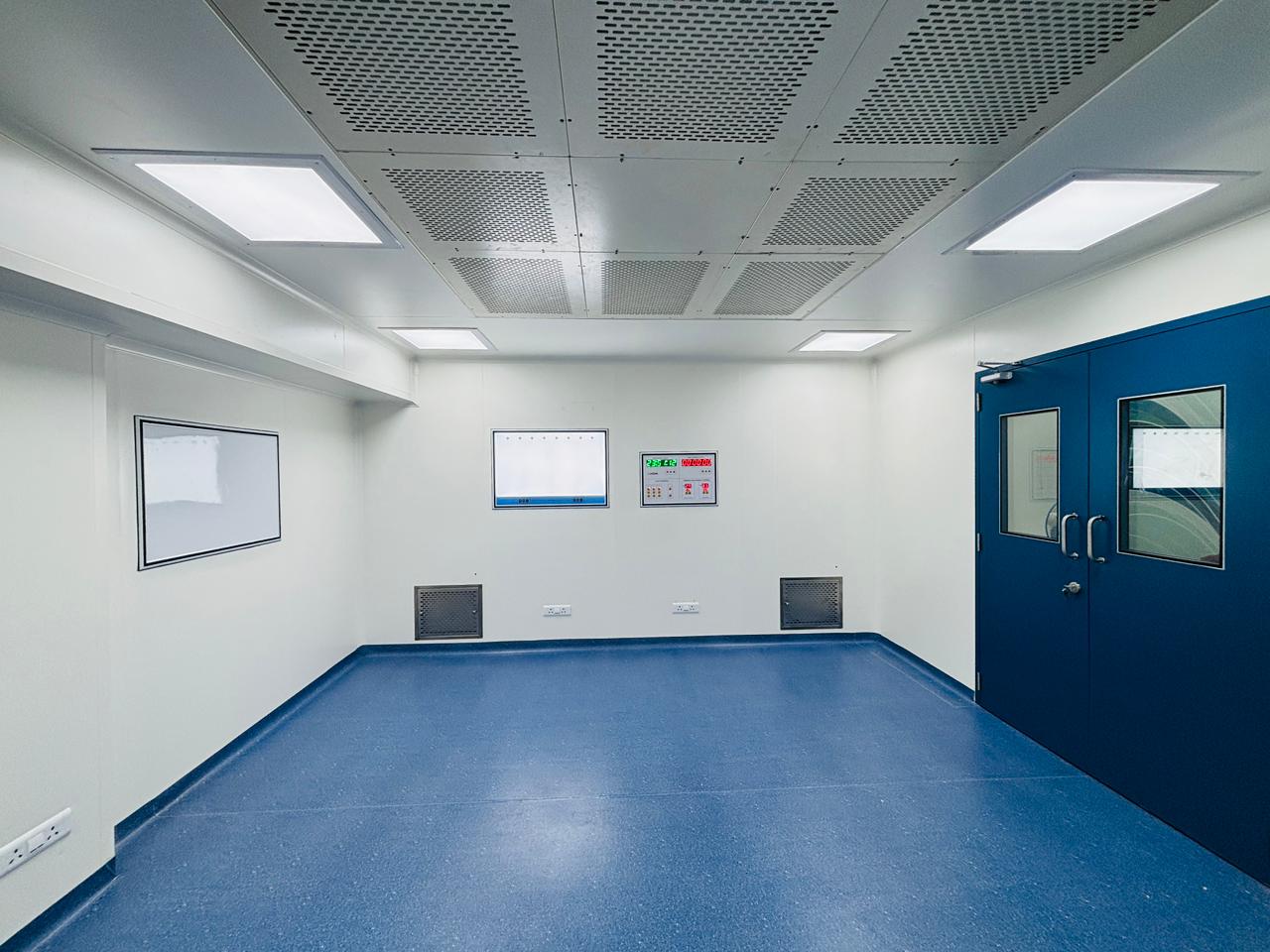 Modular OT interior with stainless steel walls